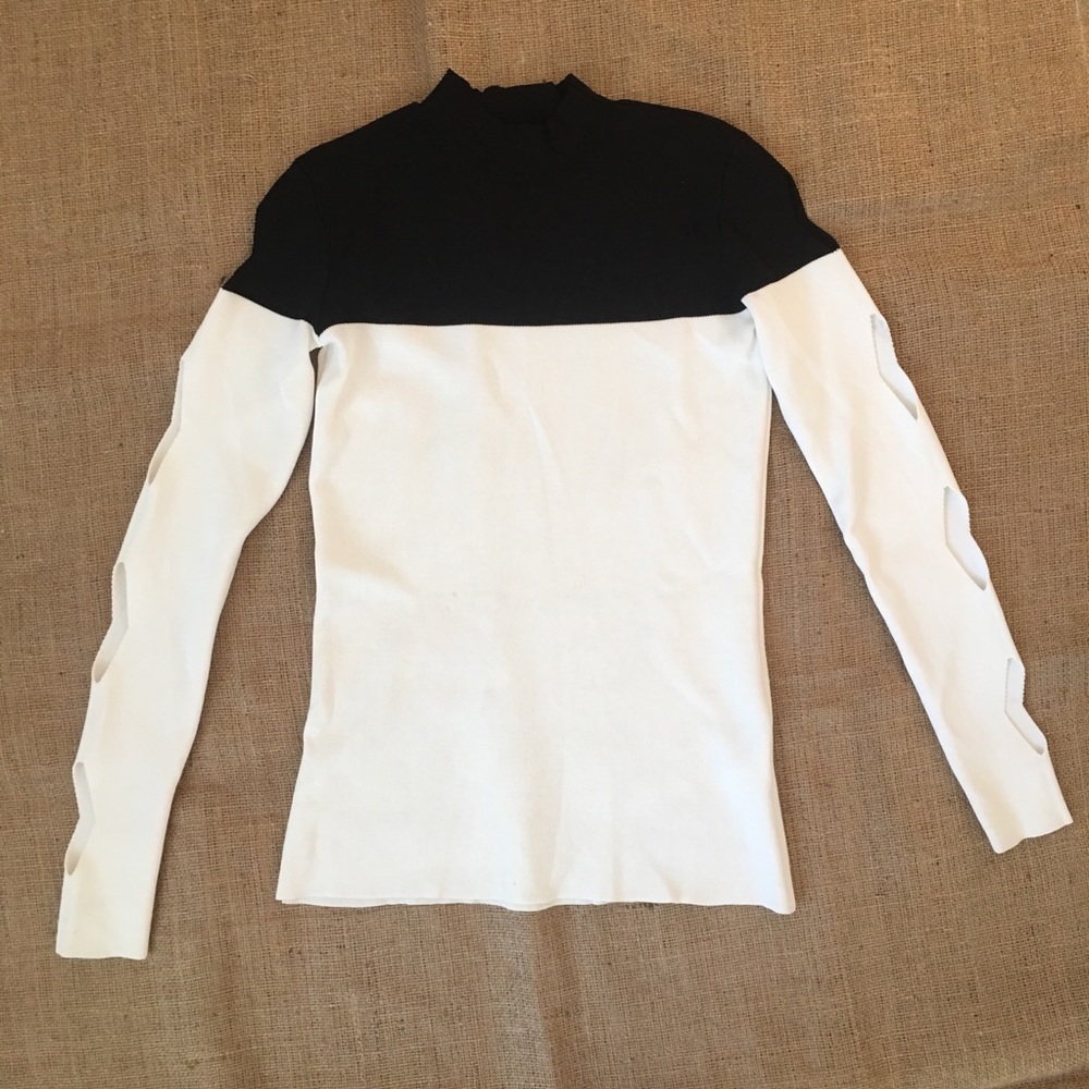 Frank Lyman Design Sweater Arm Cutouts Size small